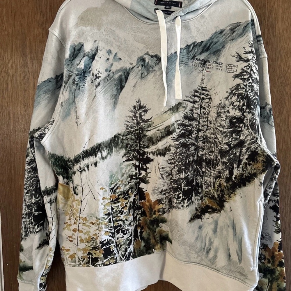 🏔️🌲Tommy Hilfiger Men's all over landscape forest mountain Scenic Print Hoodie